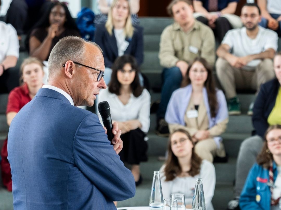 ASJ beim Kanzler_Vortrag Merz.jpg