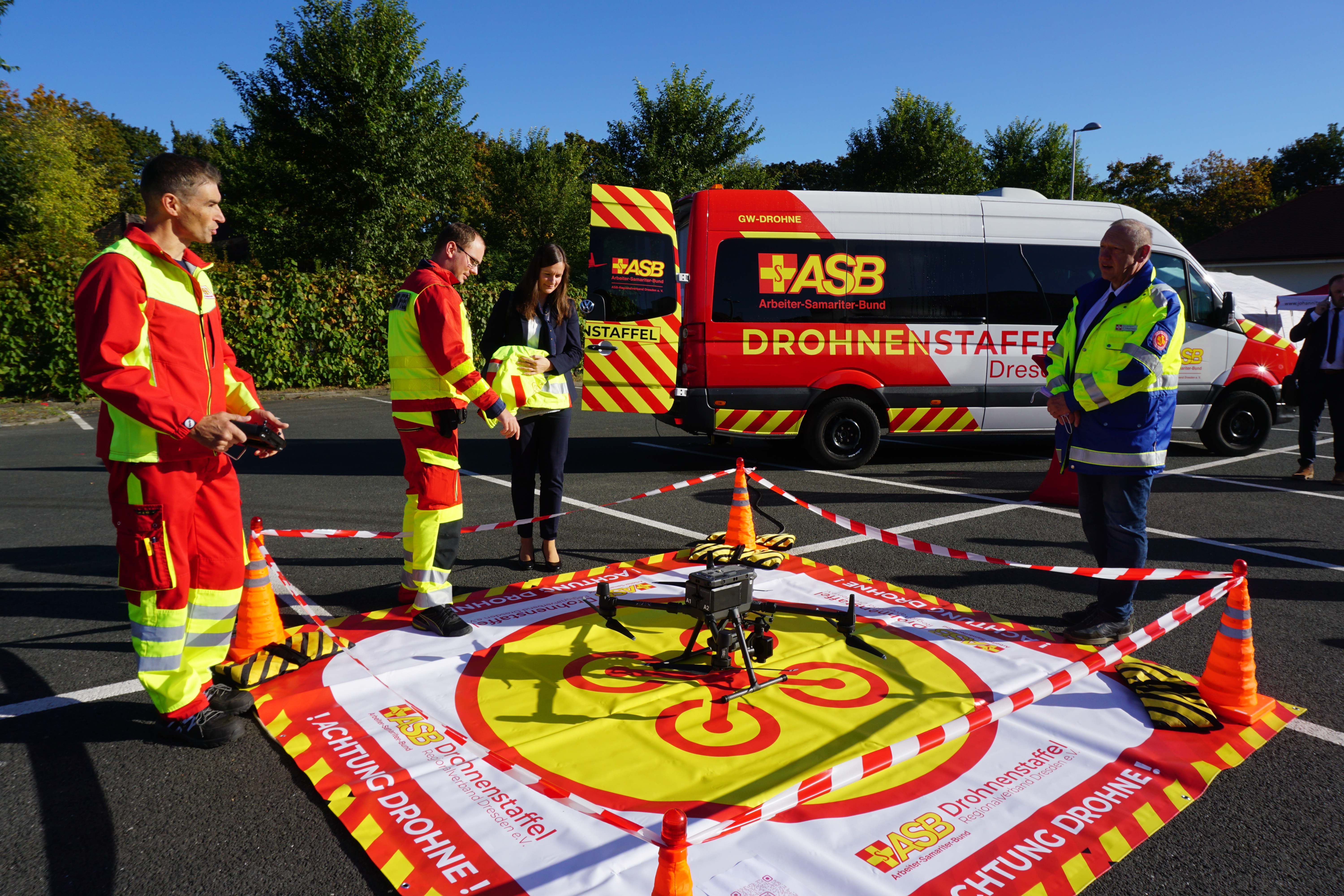 ASB mit Drohnenstaffel und Wünschewagen vor Ort