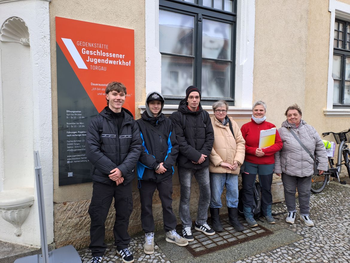 Gruppenfoto_Exkursion Jugendwerkhof.jpg