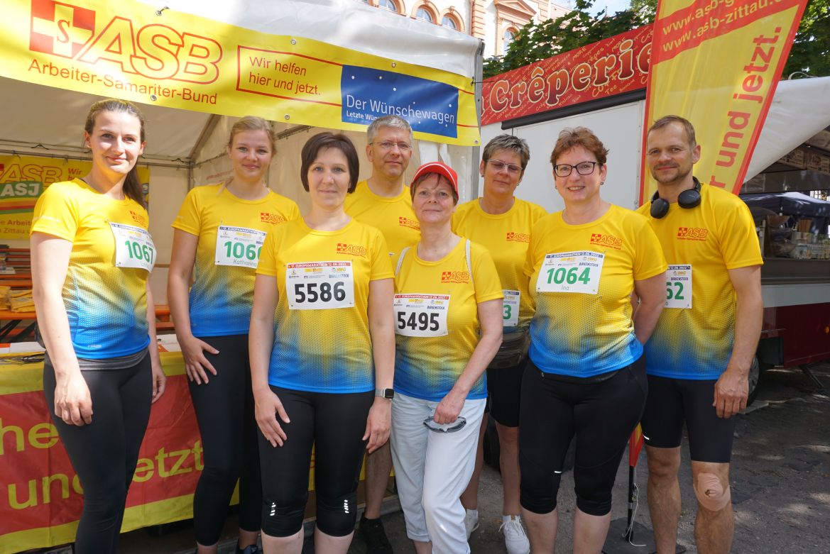 Silke Lorenz und Team.JPG