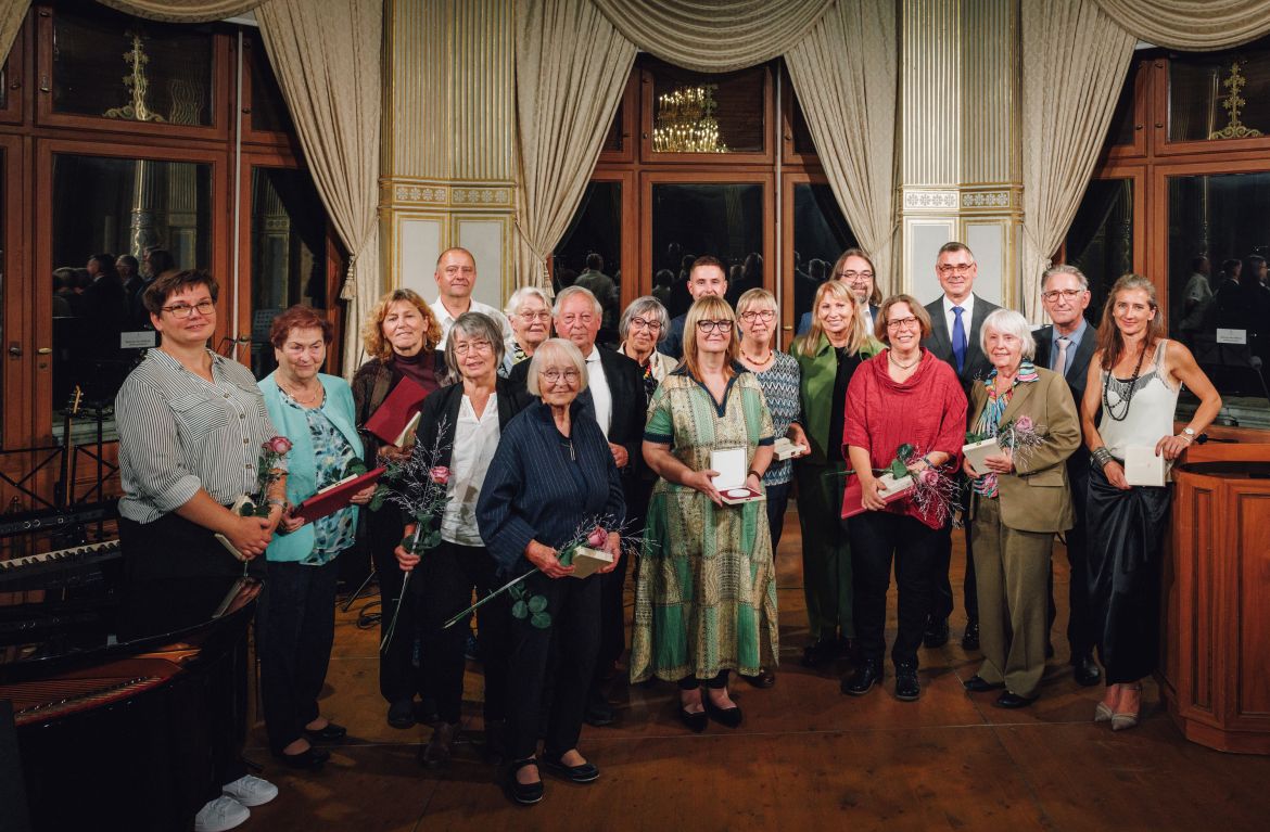 Gruppenfoto Ausgezeichnete mit der Annenmedaille 2026.JPG