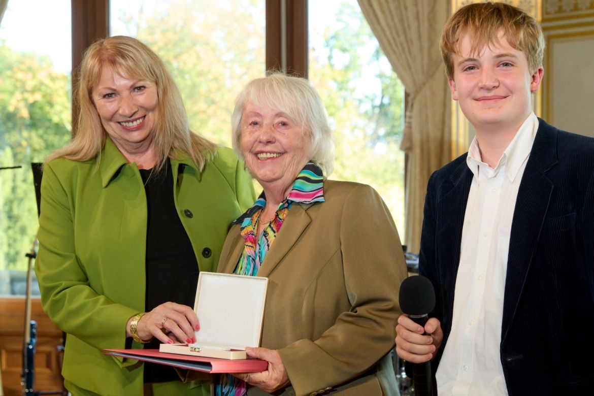 Annenmedaille für Ursula Beyer mit Staatsministerin Petra Köpping.jpg